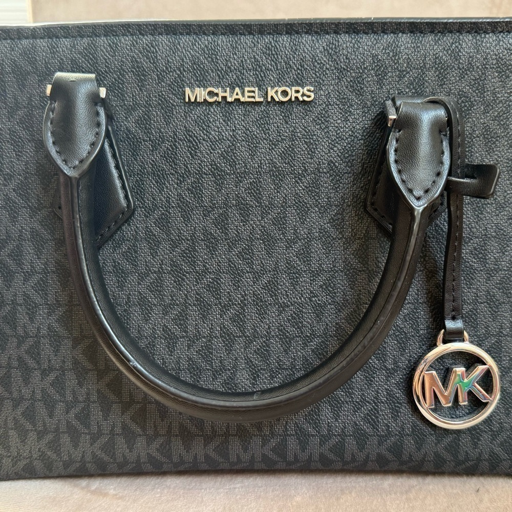 Excellent condition Small Michael Kors Hope Logo and Leather Satchel - Picture 2 of 11